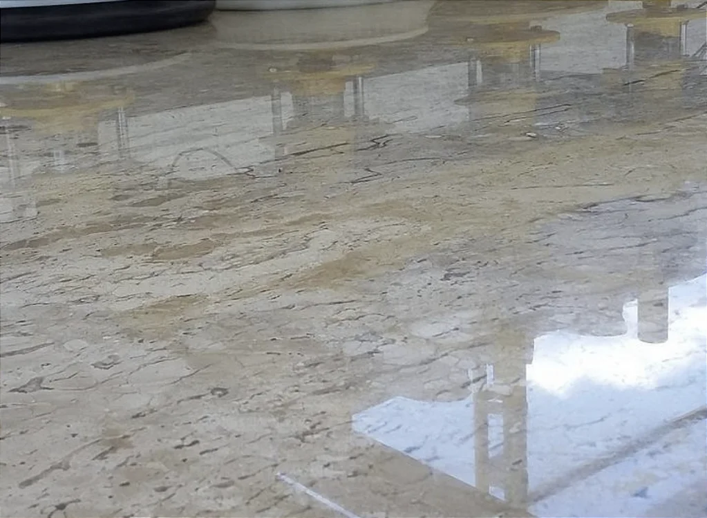 Piso Travertino Polido